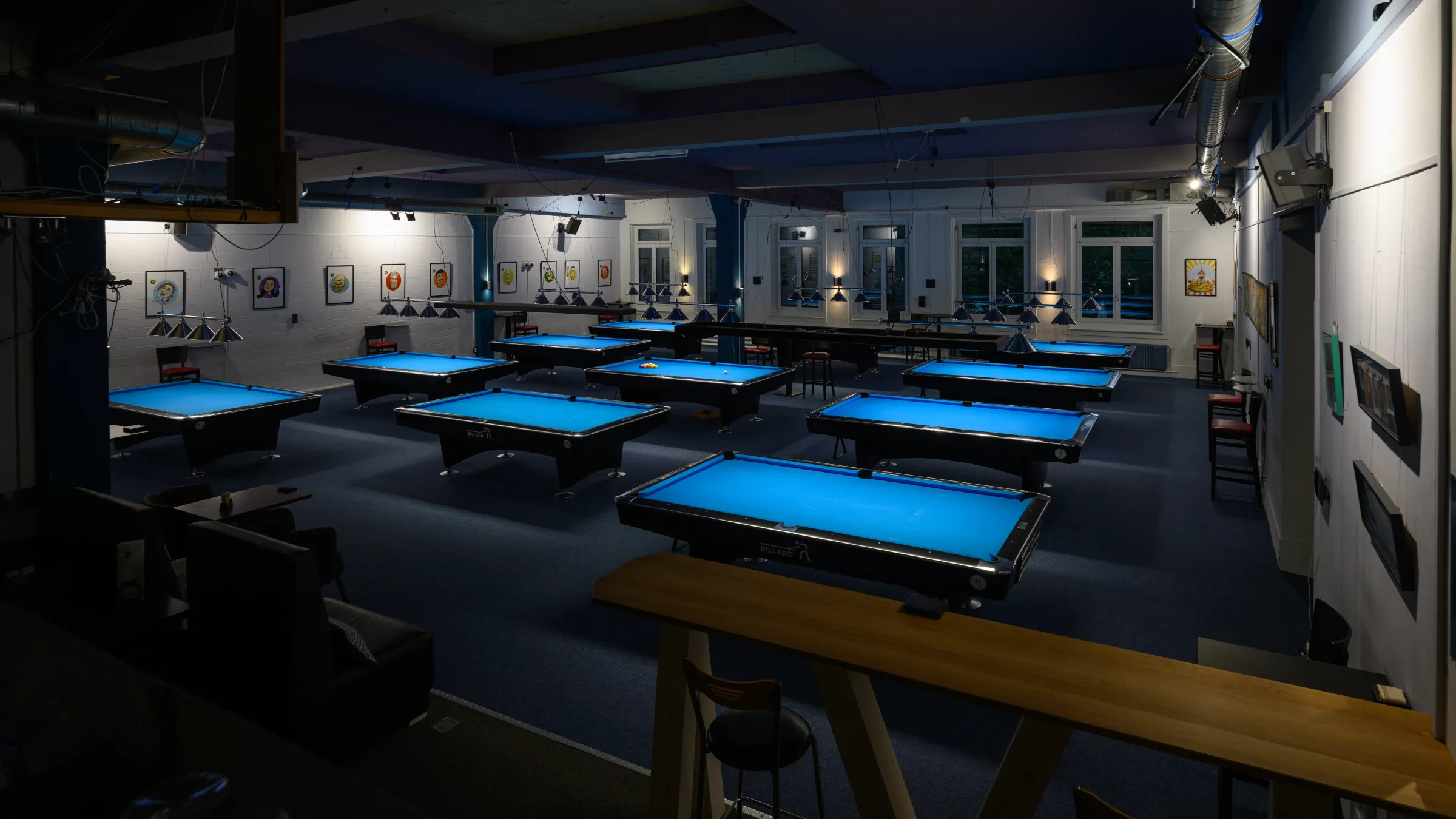 Blick von der Bar in den Poolbillard-Saal des Benteli's